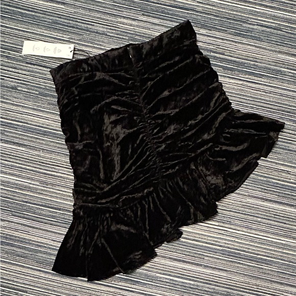 🆕Zara Size Small High Waisted Asymmetric Ruffle Black Crushed Velvet Skirt - Picture 4 of 6